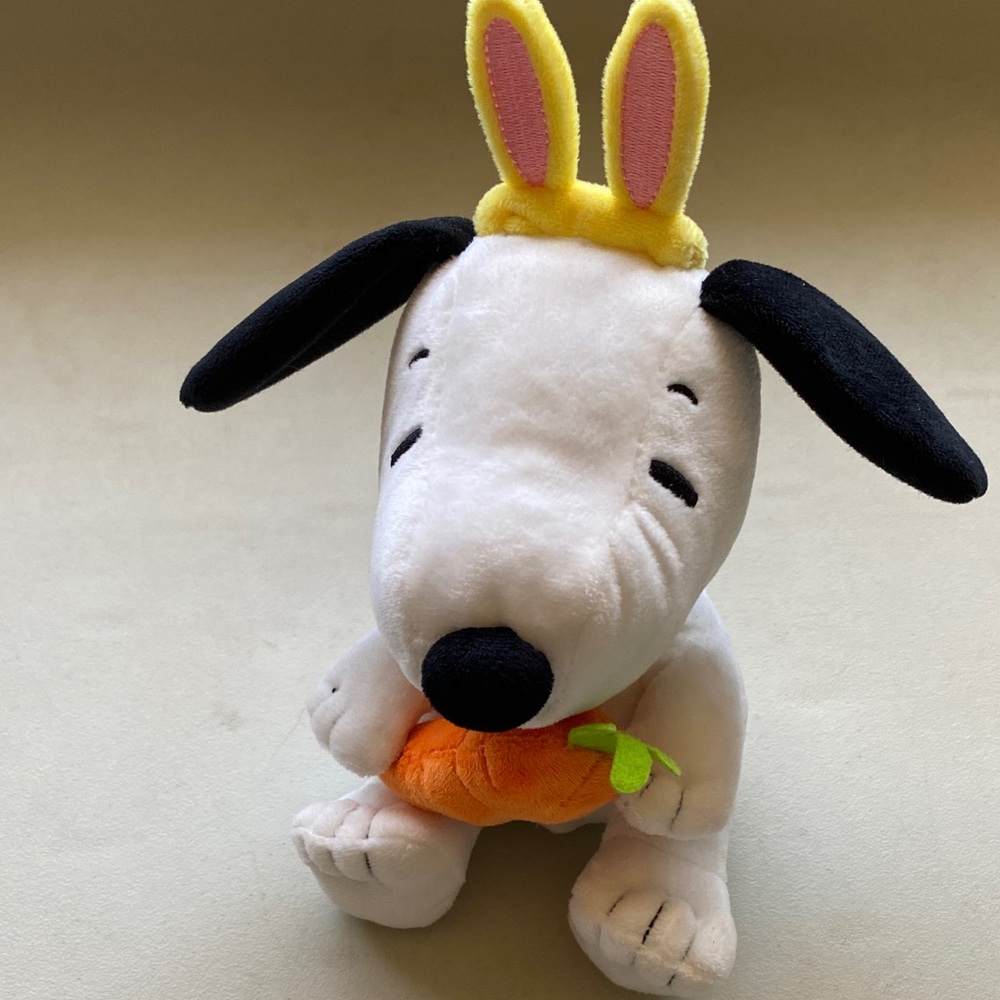 Hallmark Snoopy Dog Toy with Carrot - White and Black
